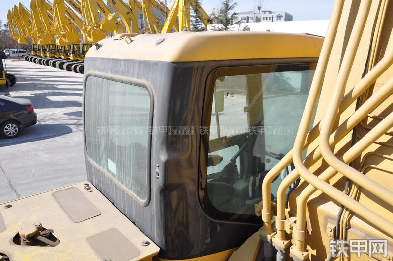 小松PC300CSE-7大土方挖掘机局部