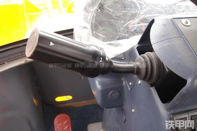 厦金机械XJ968-25叉装车叉装车局部