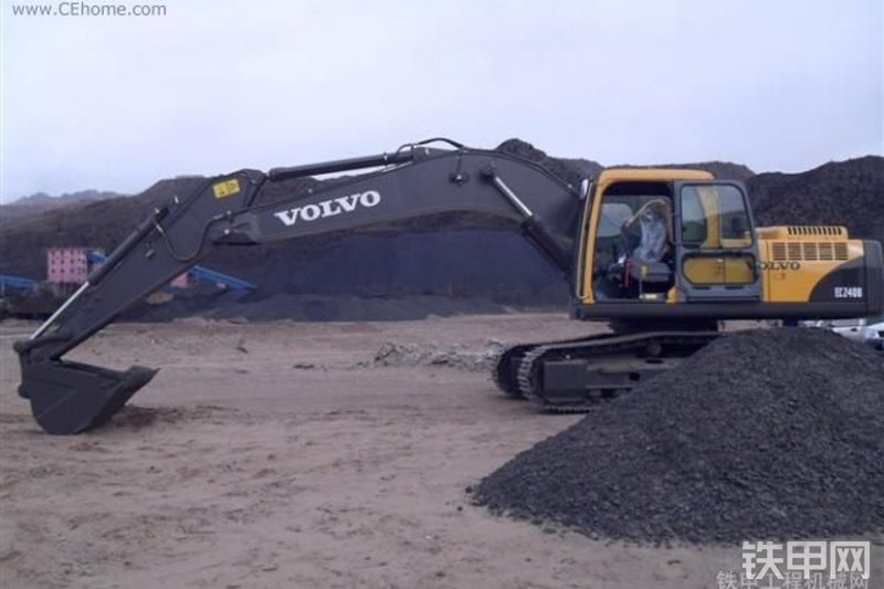 沃尔沃EC240B-Prime挖掘机整机外观