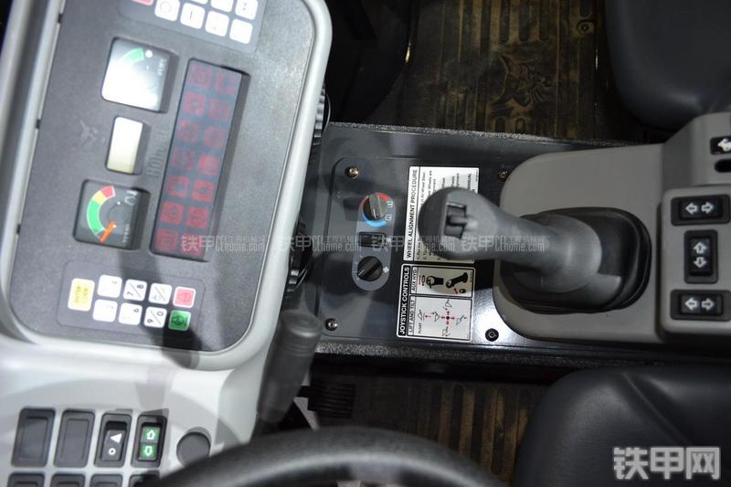 山猫5600多功能工具车局部