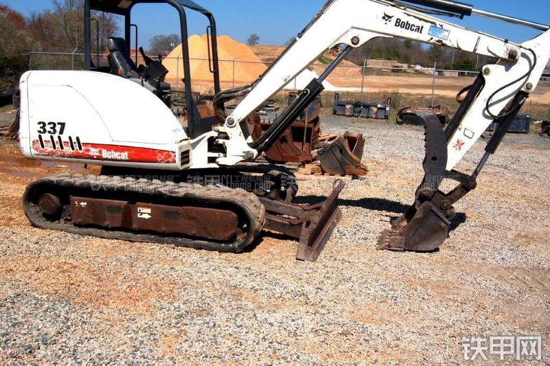 山猫MX337挖掘机整机外观