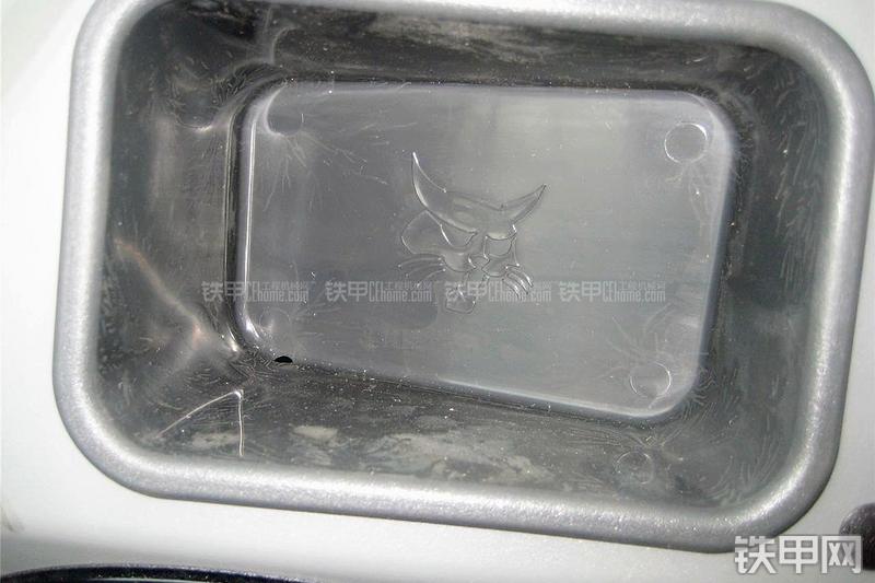 山猫S750滑移装载机局部