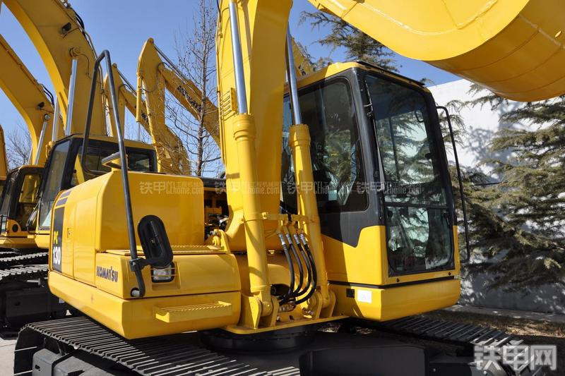 小松PC130-7挖掘机局部