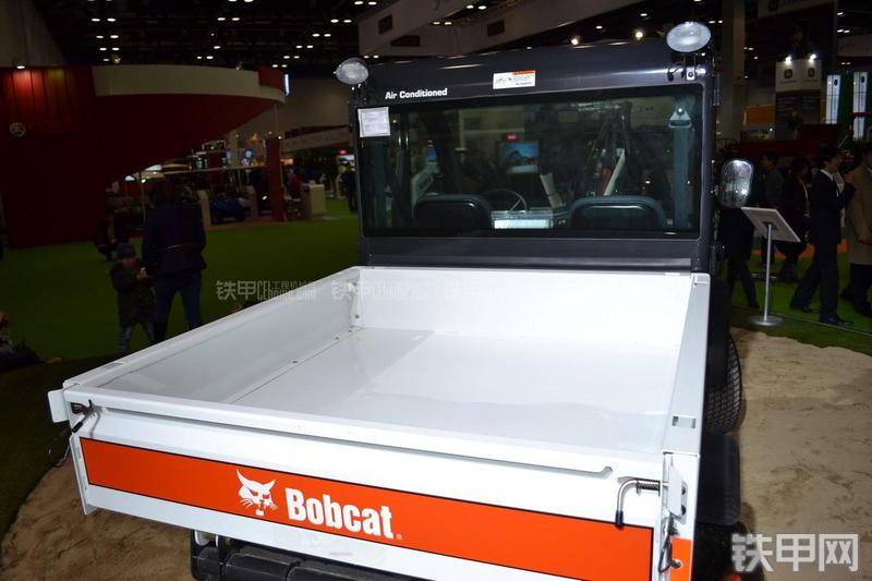 山猫5600多功能工具车整机外观