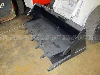山猫943滑移装载机局部