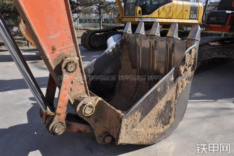 日立ZX240LC-HHE挖掘机局部