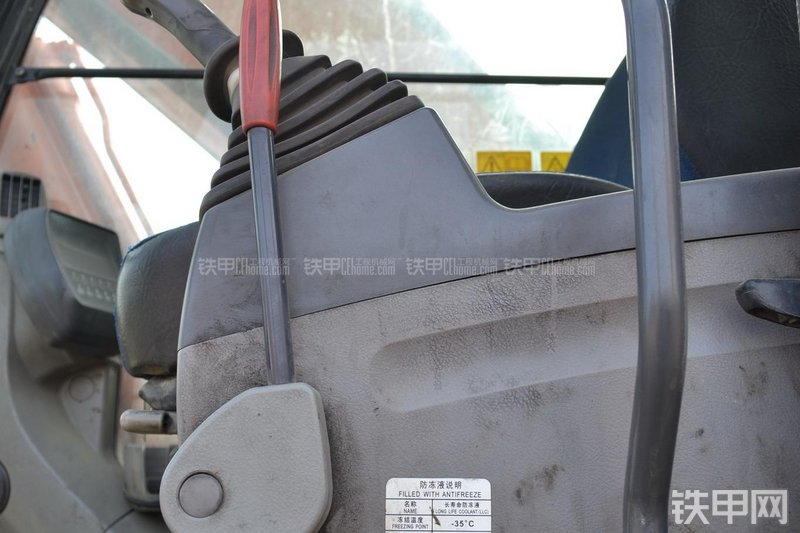 日立ZX250H-3挖掘机局部