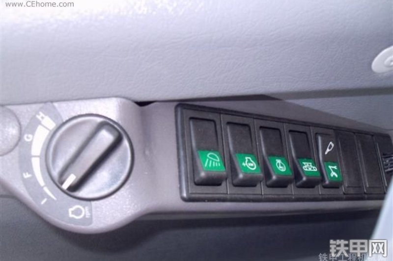 沃尔沃EC240B-Prime挖掘机局部