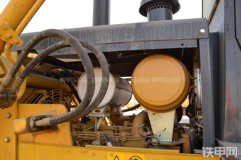 山推SD13标准型推土机局部