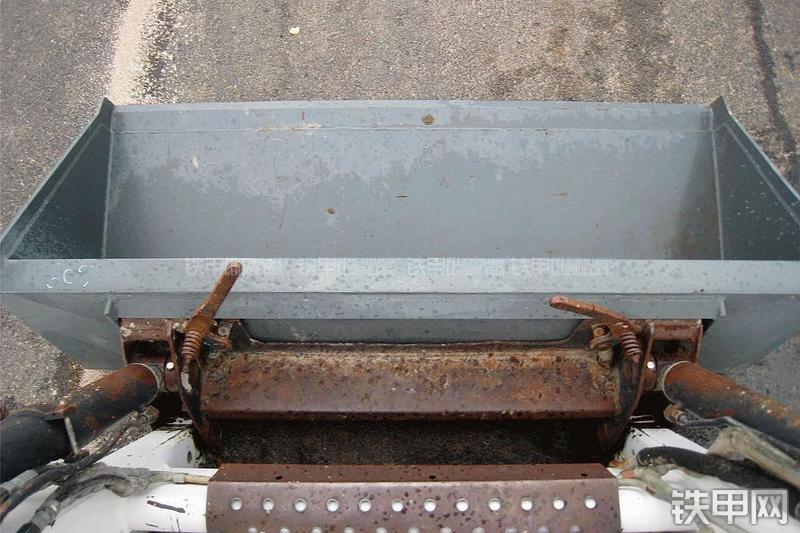 山猫873滑移装载机局部