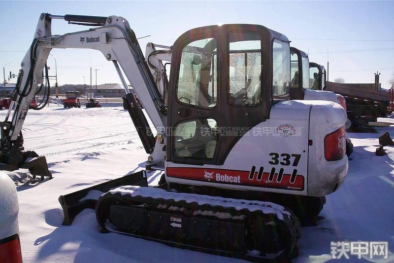 山猫MX337挖掘机整机外观
