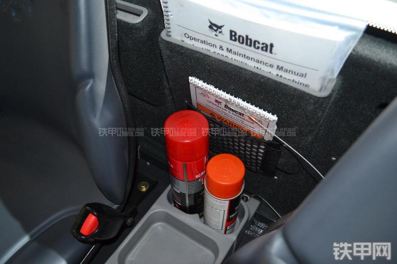 山猫5600多功能工具车局部