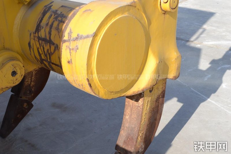 山推SD22标准型推土机局部