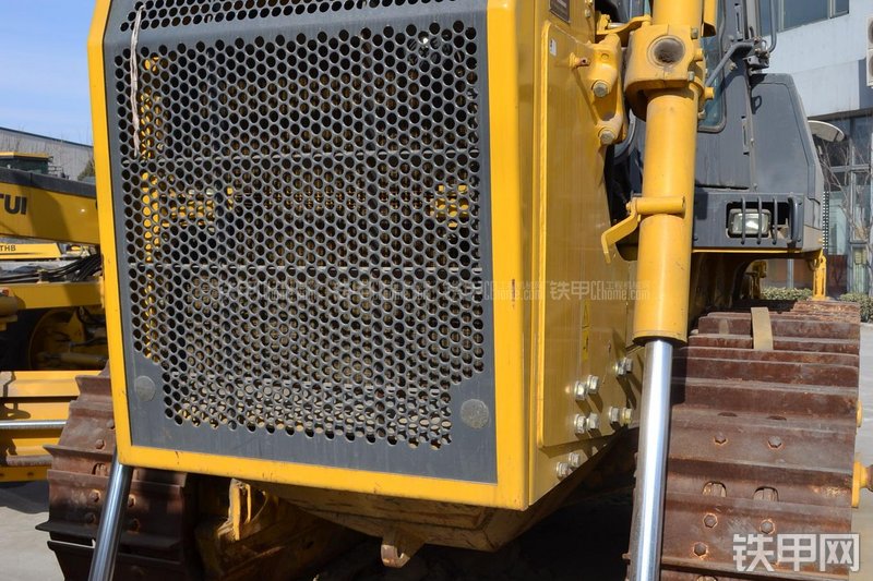 山推SD22标准型推土机整机外观