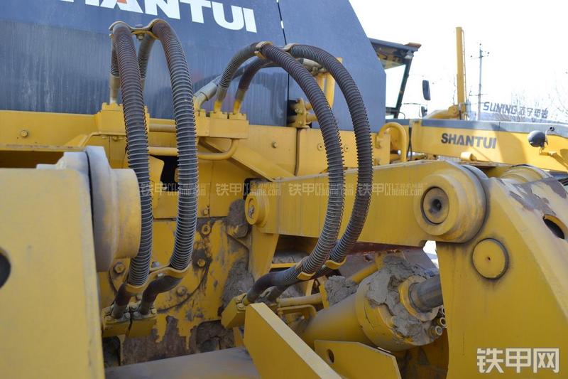 山推SD22标准型推土机局部