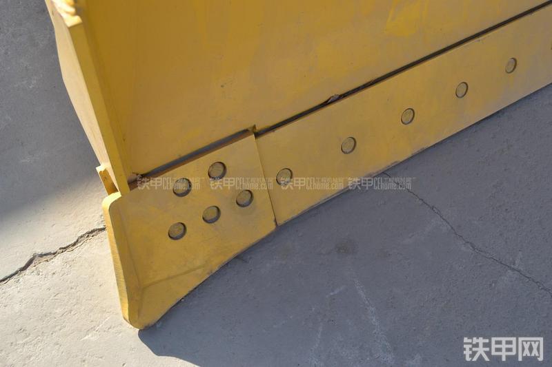 山推SD13标准型推土机局部