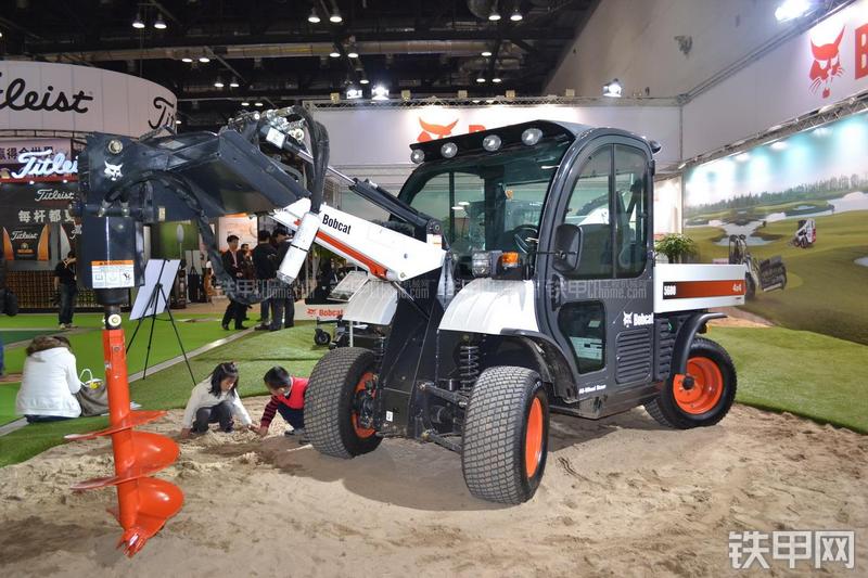 山猫5600多功能工具车整机外观