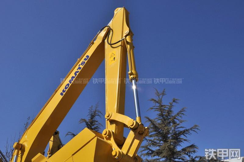 小松PC130-7挖掘机局部