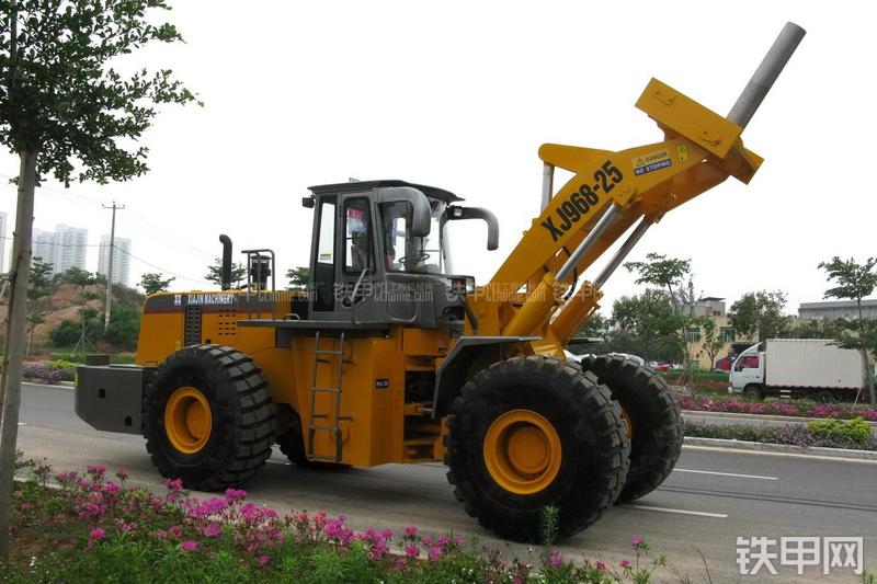 厦金机械XJ968-25卷钢叉装车叉装车整机外观