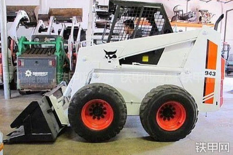 山猫943滑移装载机整机外观