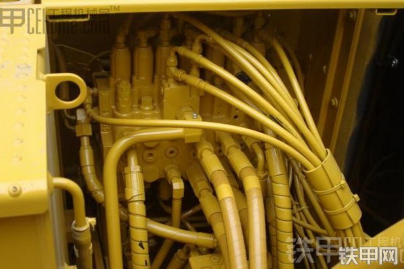 卡特彼勒313D挖掘机局部