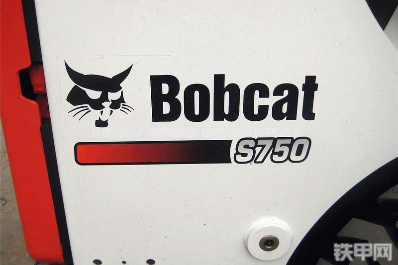 山猫S750滑移装载机局部