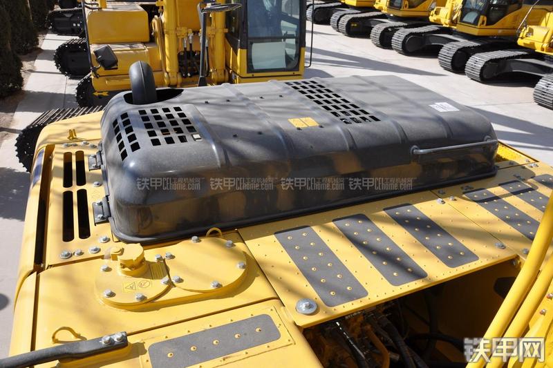 小松PC220-8挖掘机局部