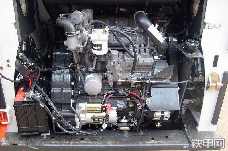 山猫S750滑移装载机局部