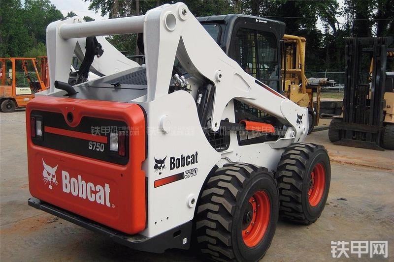 山猫S750滑移装载机整机外观