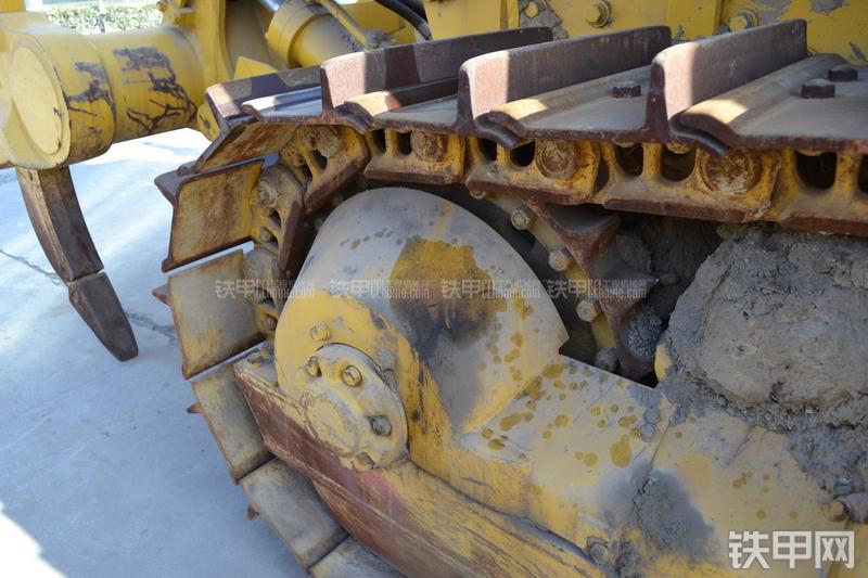 山推SD22标准型推土机局部