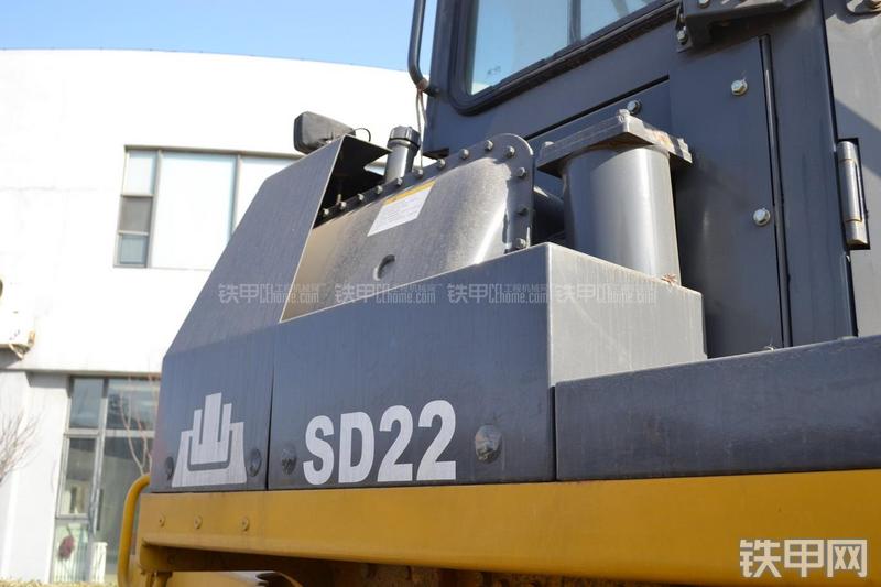 山推SD22标准型推土机局部
