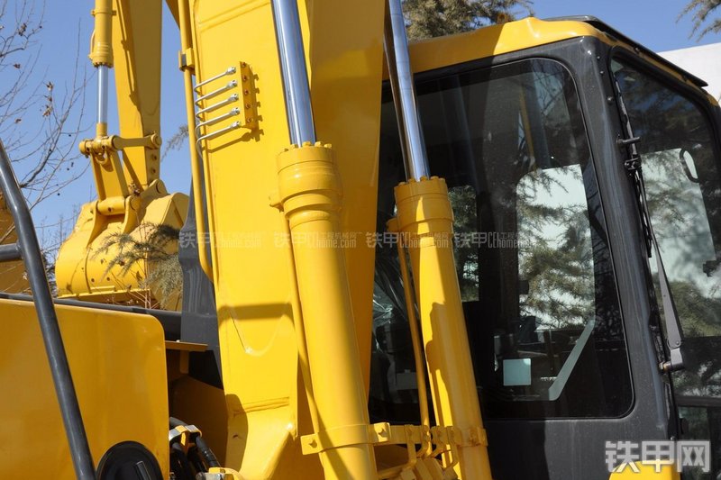 小松PC130-7挖掘机局部