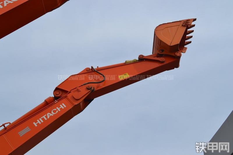 日立ZX330—3挖掘机局部