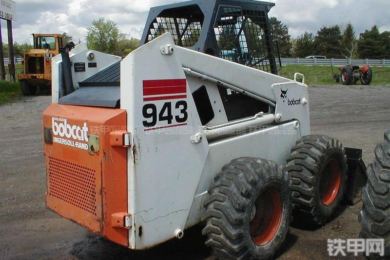 山猫943滑移装载机整机外观