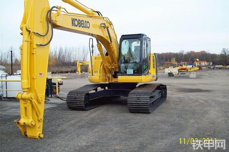 神钢SK235SR LC-2挖掘机整机外观