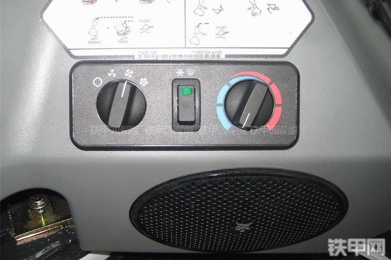 山猫S750滑移装载机局部