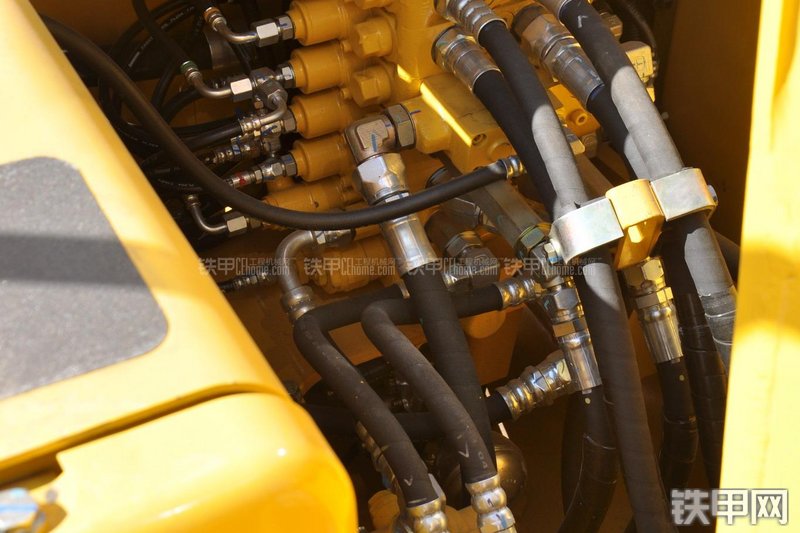 小松PC130-7挖掘机局部