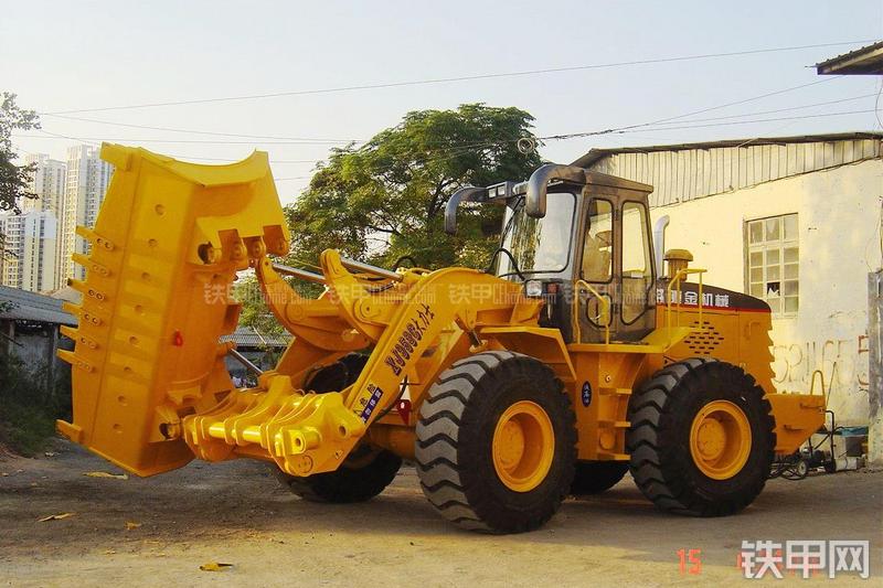 厦金机械XJ953IIIC侧卸装载机整机外观