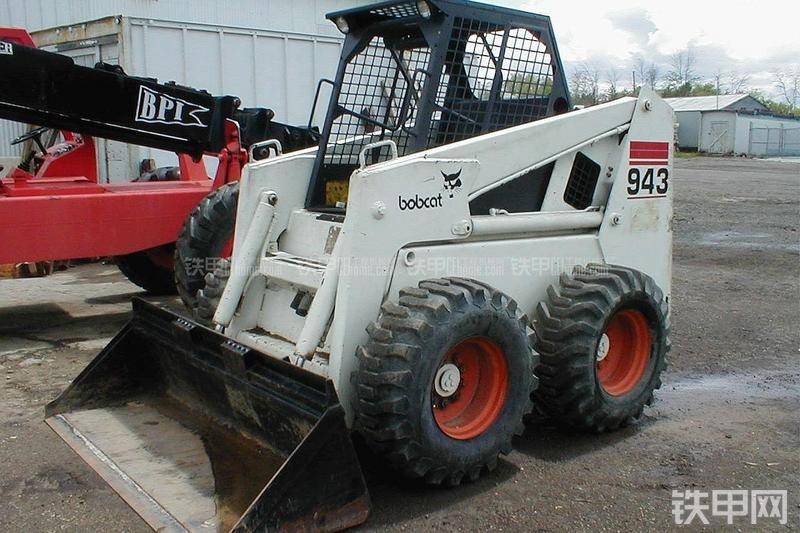 山猫943滑移装载机整机外观