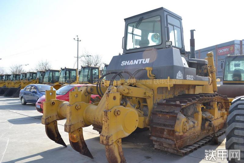 山推SD22标准型推土机整机外观