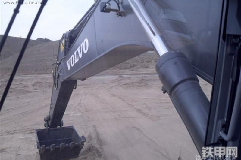 沃尔沃EC240B-Prime挖掘机局部