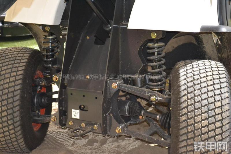 山猫5600多功能工具车局部