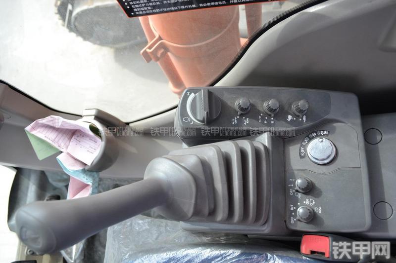 日立ZX330—3挖掘机局部