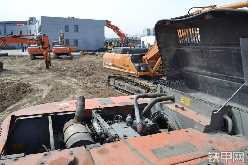 日立ZX250H-3挖掘机局部