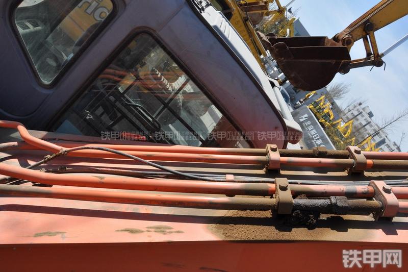 日立ZX240LC-HHE挖掘机局部