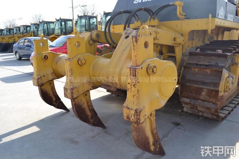 山推SD22标准型推土机局部