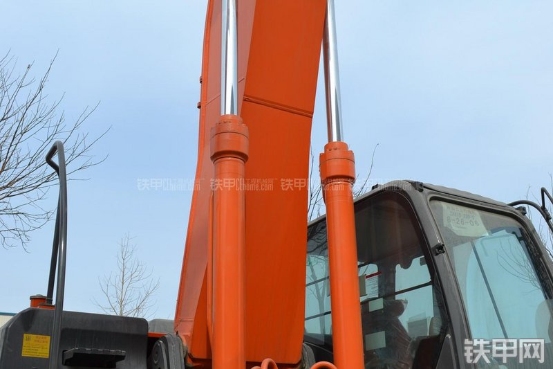 日立ZX330—3挖掘机局部