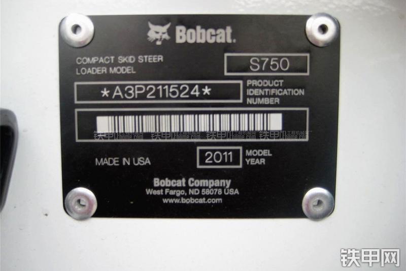 山猫S750滑移装载机局部