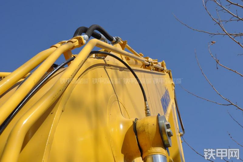 小松PC220-8挖掘机局部