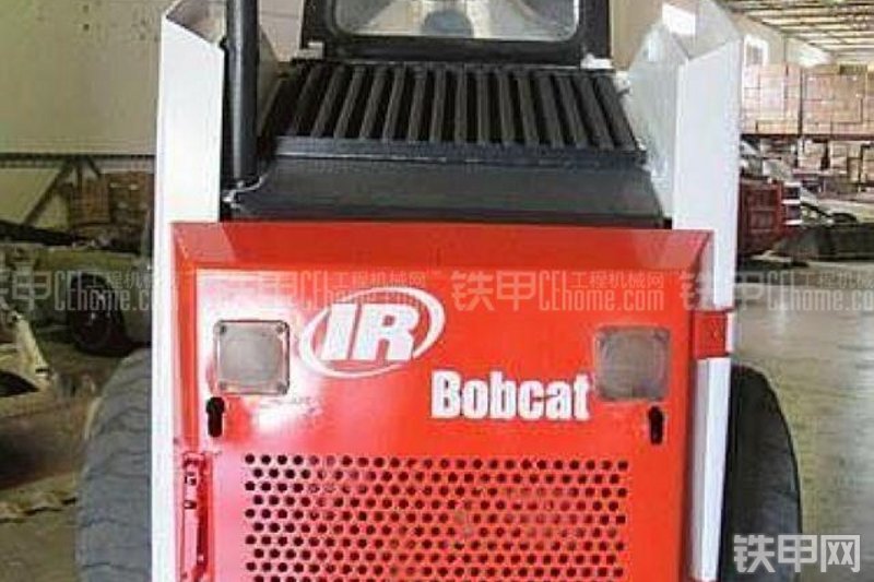 山猫943滑移装载机整机外观